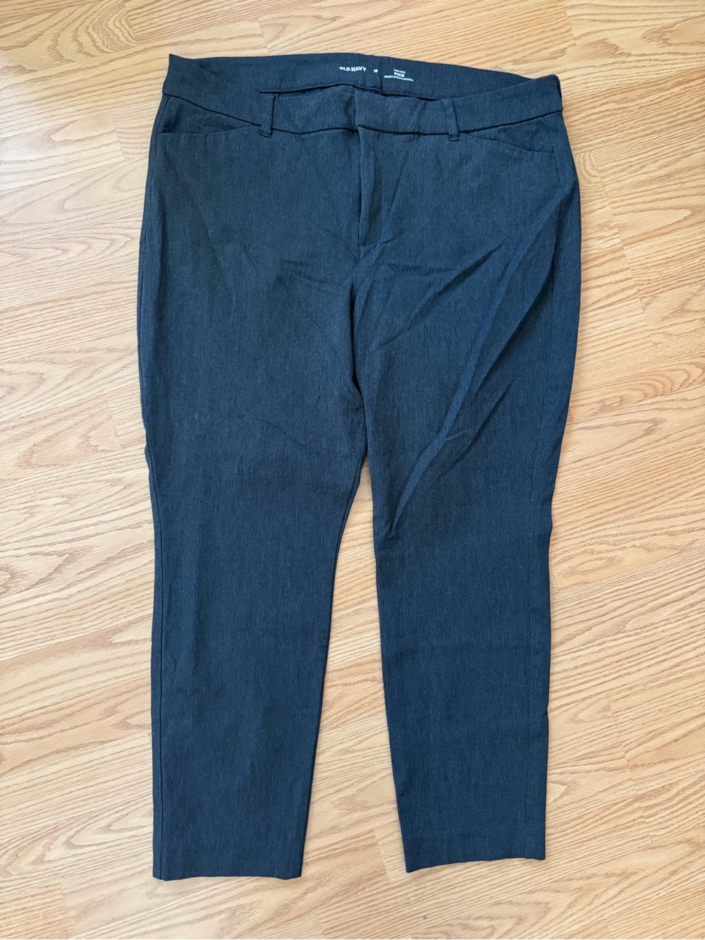 Old Navy Charcoal Gray Cropped High Rise Pixie Pants- secret smooth pockets 16